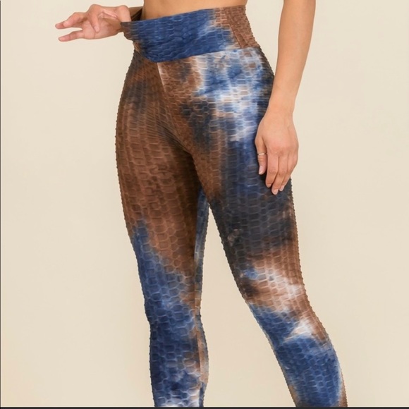 The Callie Dyed: Scrunch booty blue and brown leggings - Picture 2 of 4